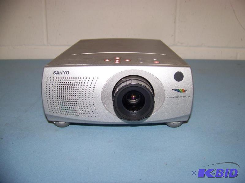 lot 18 image: Sanyo, PLC-SW15, LCD Projector
