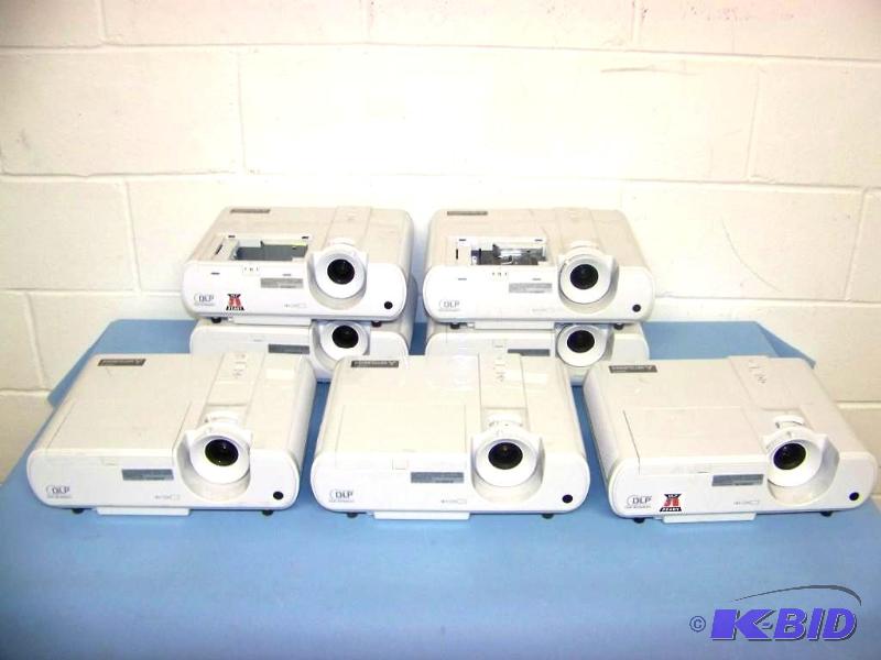 lot 86 image: (7) Mitsubishi, XD221U, LCD Projectors for PARTS  REPAIR