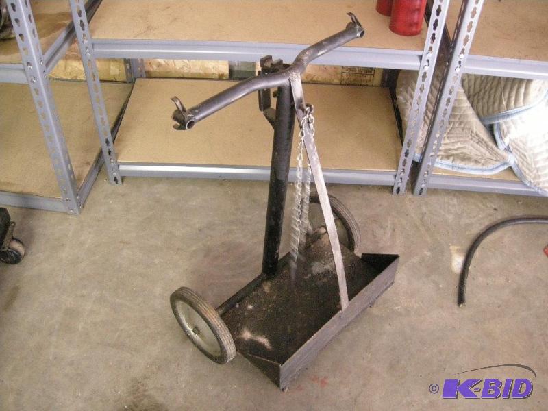 lot 10 image: Welding Oxy Acetylene tank cart