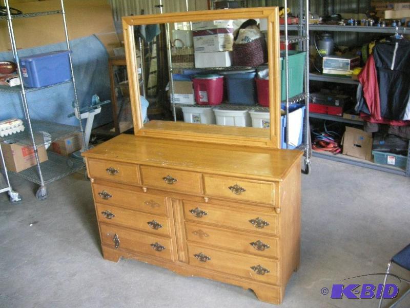 lot 100 image: Crawford Furniture 9 drawer dresser