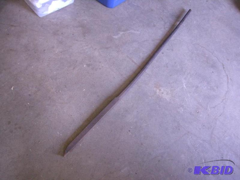lot 13 image: Iron pry bar