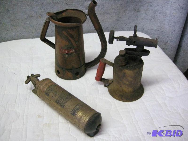 lot 19 image: Antique garage items
