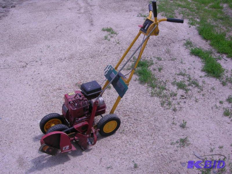 lot 2 image: McLane Gas Sidewalk Edger