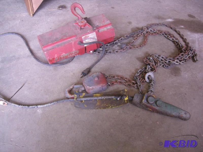 lot 3 image: Dayton Electric Chain Hoist