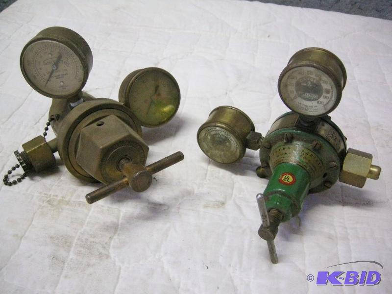 lot 34 image: Two welding regulatorvalves