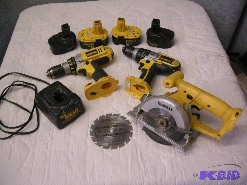 lot 4 image: Dewalt 14.4v Cordless tool combo