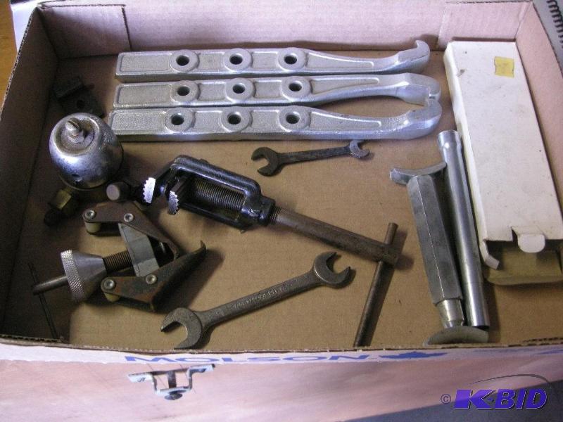 lot 45 image: Box of misc tool items