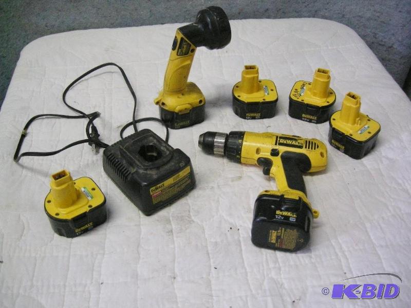 lot 46 image: DeWalt 12V cordless drill DW972