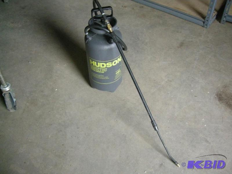 lot 51 image: Hudson Industro 2 gallon poly sprayer