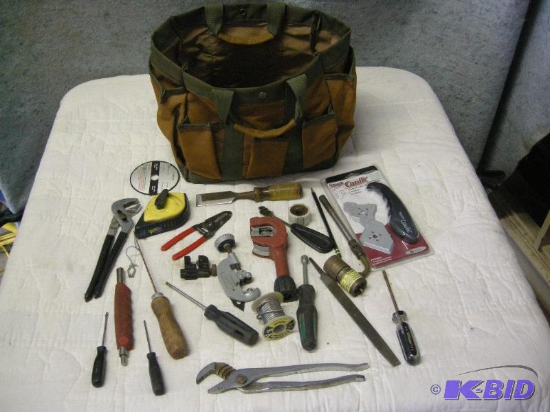 lot 53 image: Canvas tool bag with tools