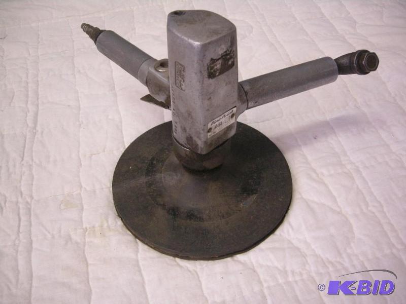lot 6 image: Blue Point AT460 pneumatic orbital sanderbufferpolisher