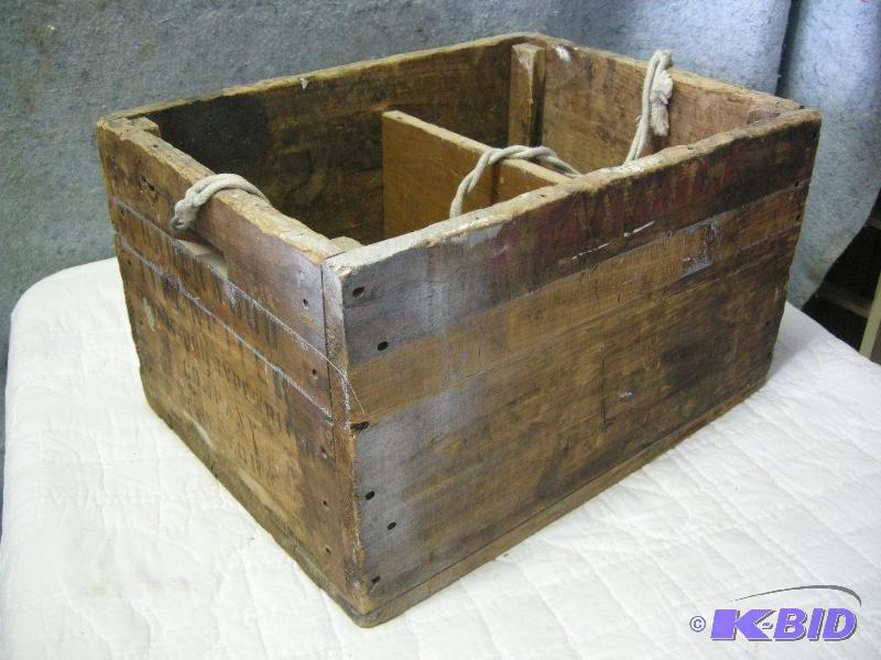 lot 67 image: Antique Underwood Typerwriter Company box