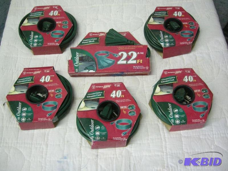 lot 76 image: 5 like new 40 Extension Cords and 1 22ft