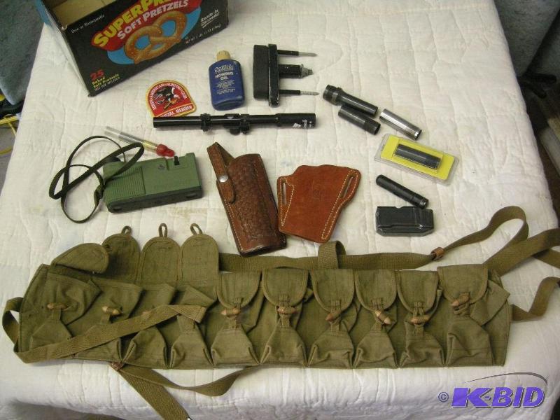 lot 82 image: Group hunting items