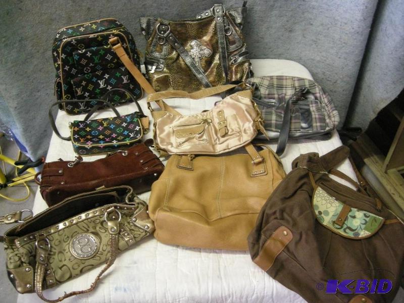 lot 86 image: Group of womens purses