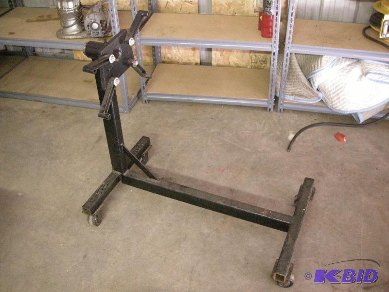 lot 9 image: Custom heavy duty engine stand