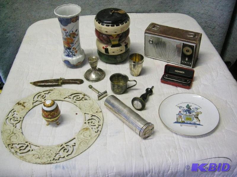 lot 90 image: Vintage items