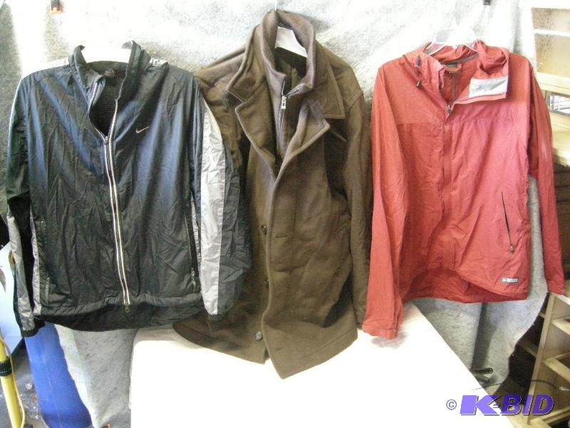 lot 92 image: 3 nice mens jacketscoat