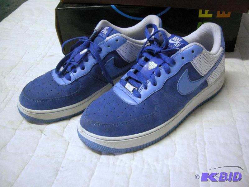 lot 94 image: Nike Mens 11 12 BlueWhite shoes