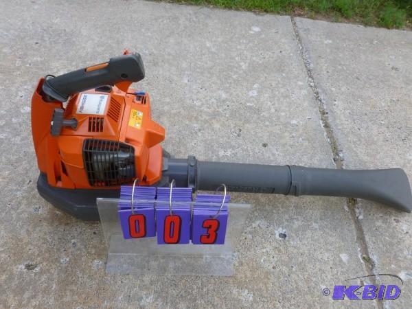 Husquvarna 225hbv gas powered blower. Starts ...