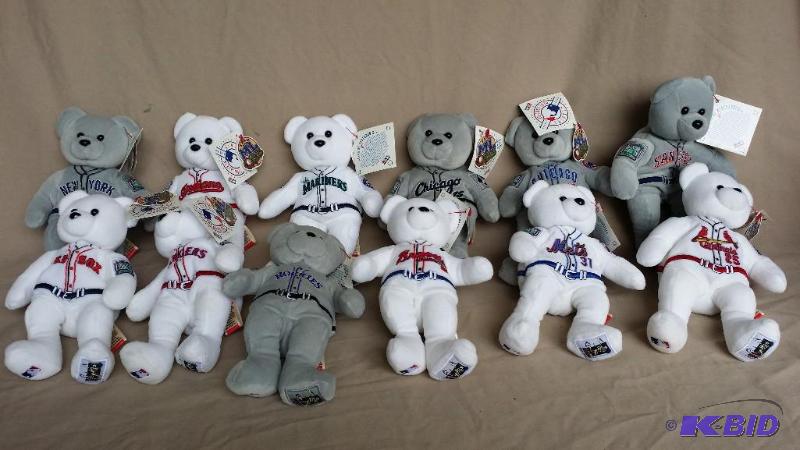 12 Collector bears from different teams, some...
