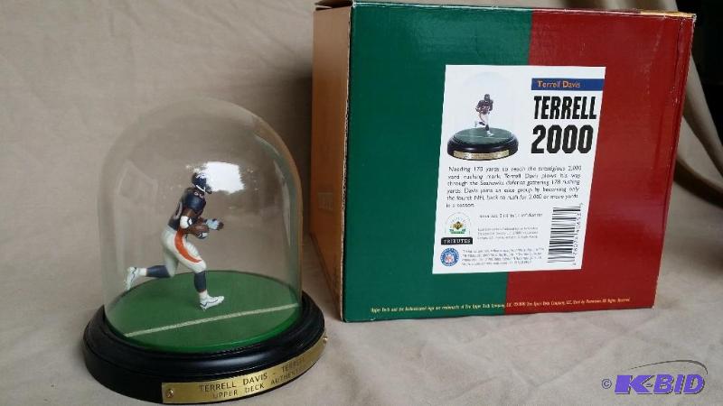 Authenticated Upper Deck Tributes Terrell Dav...