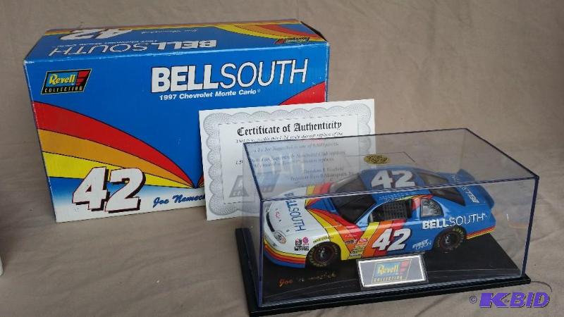 Revell Collection Die cast car 124 scale wit...