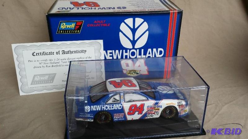 Revell Collection Die cast car 124 scale wit...