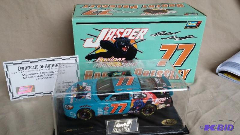 Revell Collection Die cast car 124 scale wit...