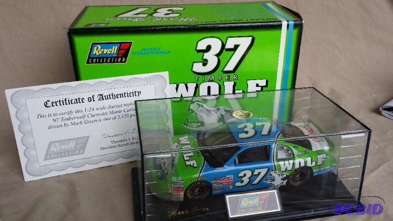 Revell Collection Die cast car 124 scale wit...