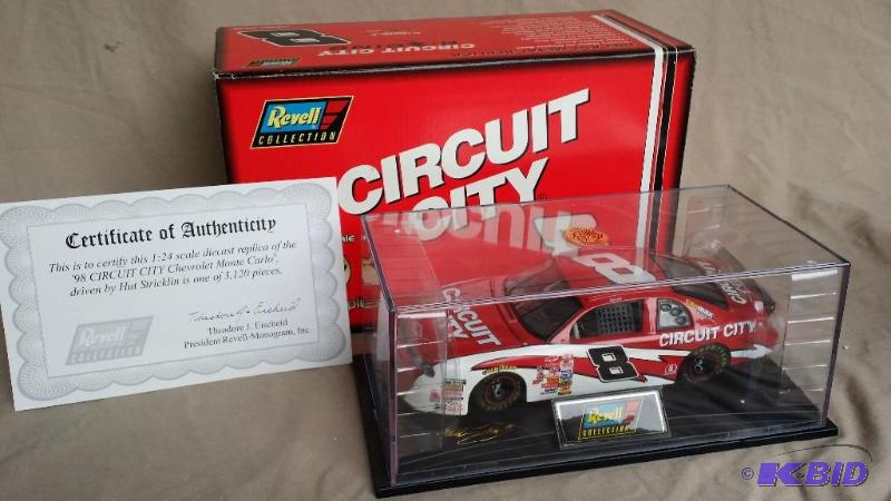 Revell Collection Die cast car 124 scale wit...