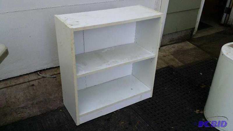 lot 13 image: White particle board Book shelf, dirty b...