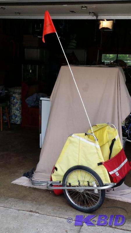 lot 14 image: Burley Bike carrier for kids or pets....