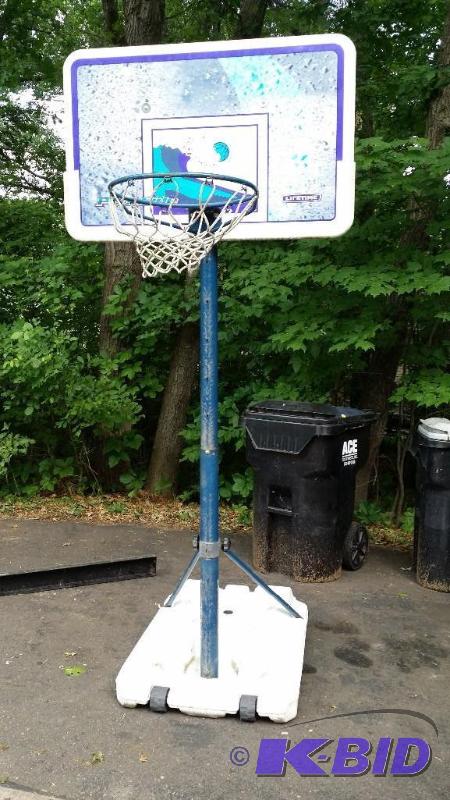 lot 27 image: Portable Basketball hoop, made for a swimming...