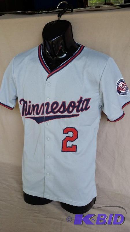 lot 32 image: Minnesota Twins promotional giveaway Jersey r...