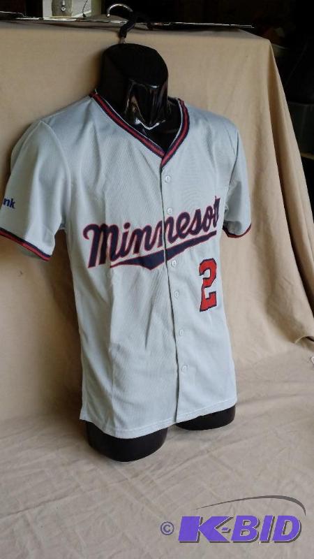 lot 33 image: Minnesota Twins promotional giveaway Jersey r...