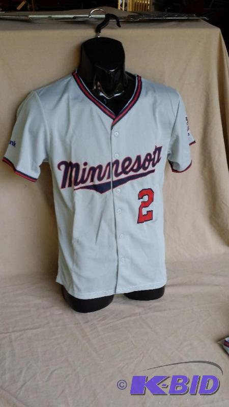 lot 34 image: Minnesota Twins promotional giveaway Jersey r...