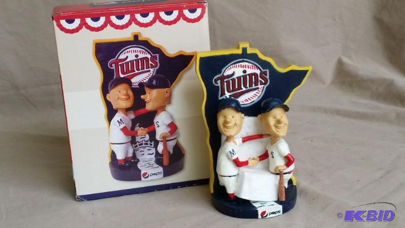 lot 41 image: Minnesota Twins Baseball bobble head. New in ...
