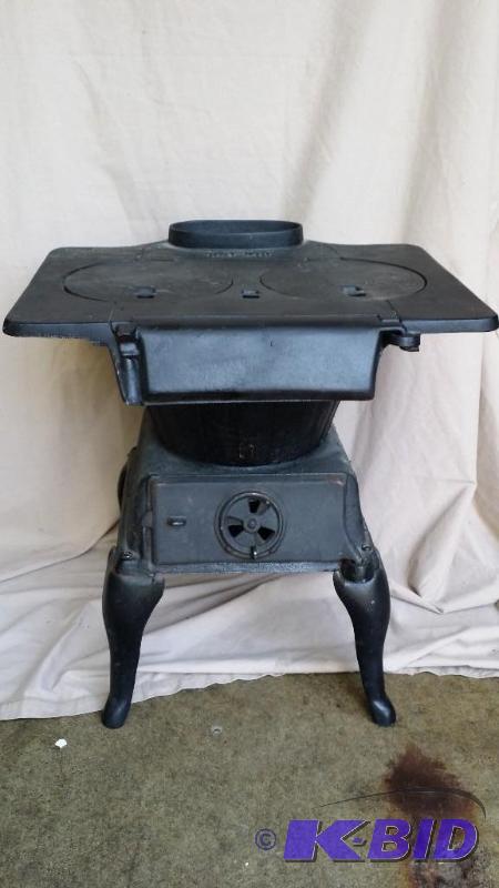 lot 5 image: Cast iron stove. Very clean measures 21"...