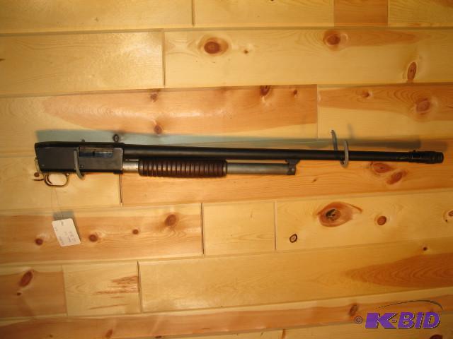 lot 39 image: Noble Model 40 , 12 ga pump shotgun shoulder ...