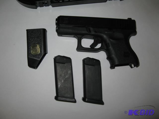 lot 8 image: Glock 27, .40 cal semi auto with 2 - 8 round ...