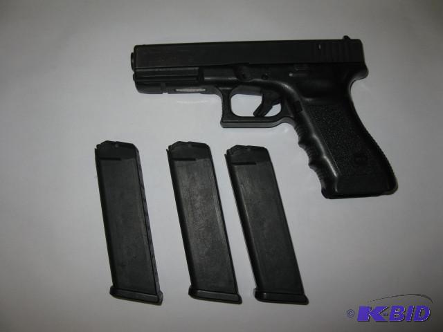 lot 9 image: Clock 22, .40 cal semi-auto, comes with 3- 15...