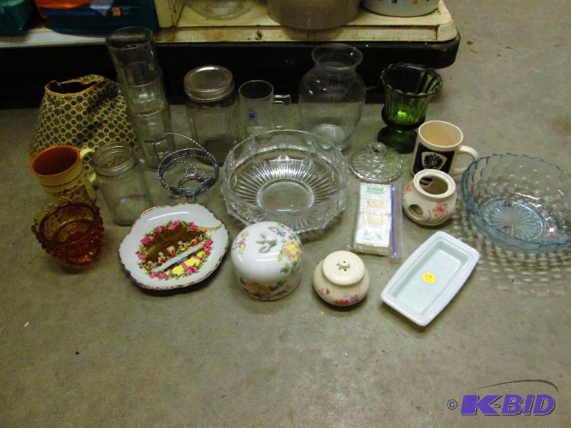 Lot of assorted glassware...