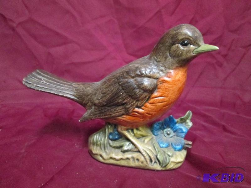 Very nice porcelain robin with blue violets....