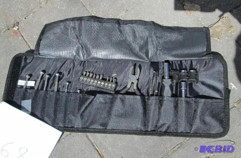 Velcro close tool pouch...