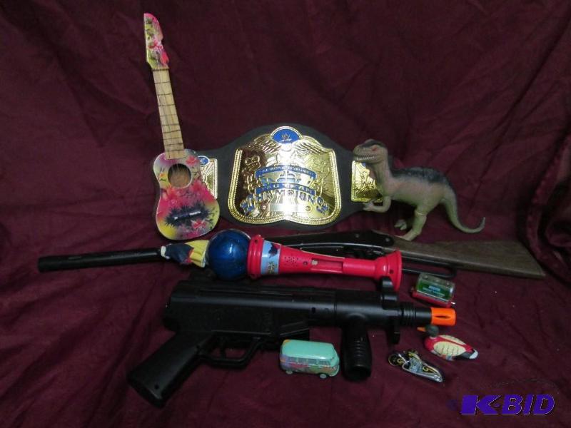 Lot of miscellaneous toys. Guns, dinosaurs, e...