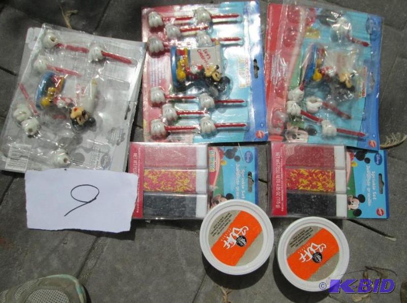 Lot of Disney them cake decorations...