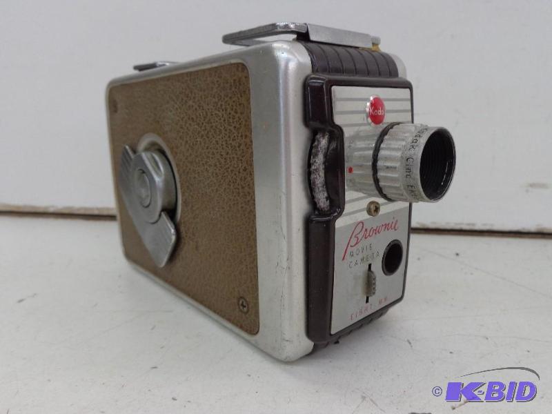 lot 114 image: Brownie 8mm Movie Camera Kodak Cin Ektanon Le...