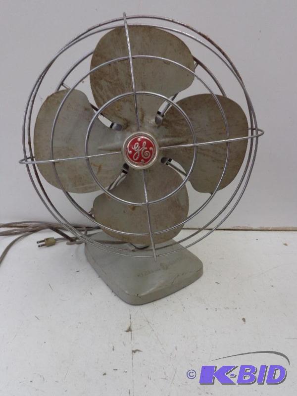 lot 127 image: General Electric Fan 12" Diameter Fan Bl...