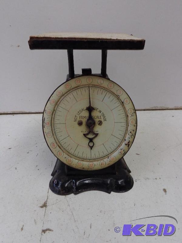 lot 128 image: MarsWells Old Family Scale 24 Pound Scale Sca...